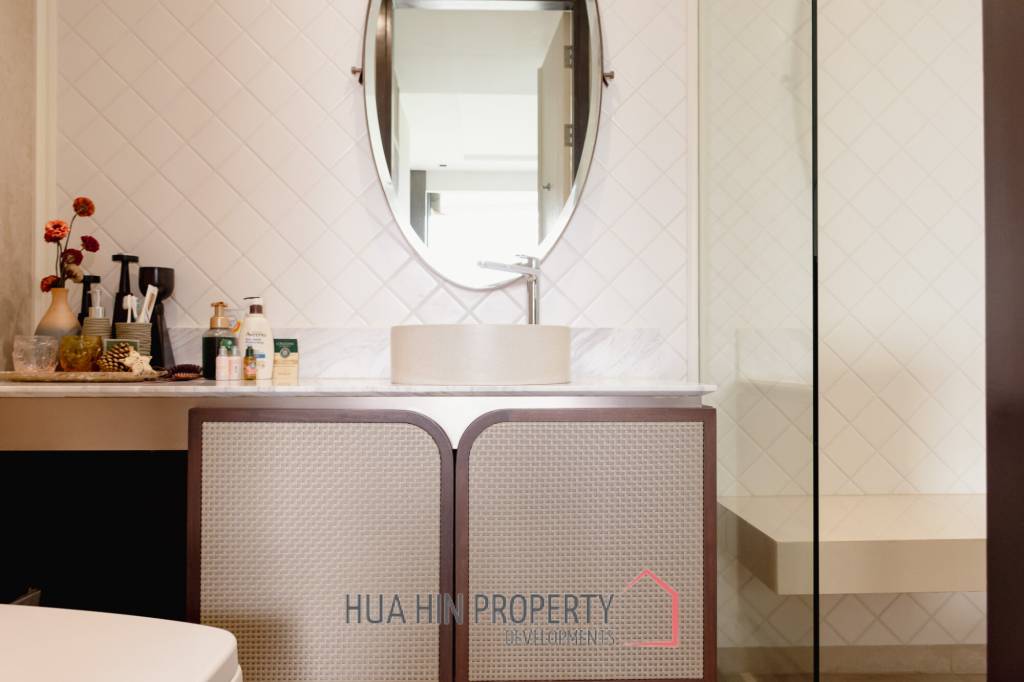 Luxury Beachfront condo in the heart of the city