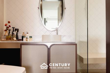 Luxury Beachfront condo in the heart of the city