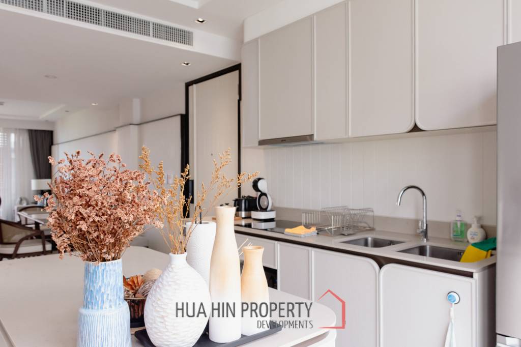 Luxury Beachfront condo in the heart of the city