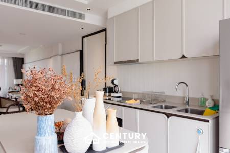 Luxury Beachfront condo in the heart of the city