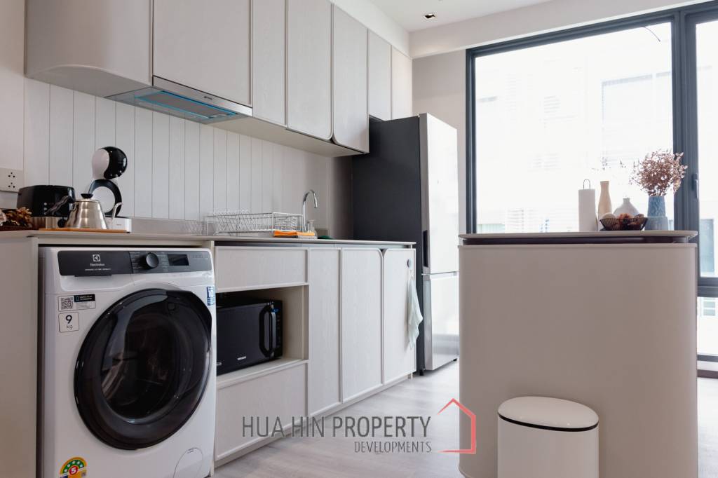 Luxury Beachfront condo in the heart of the city