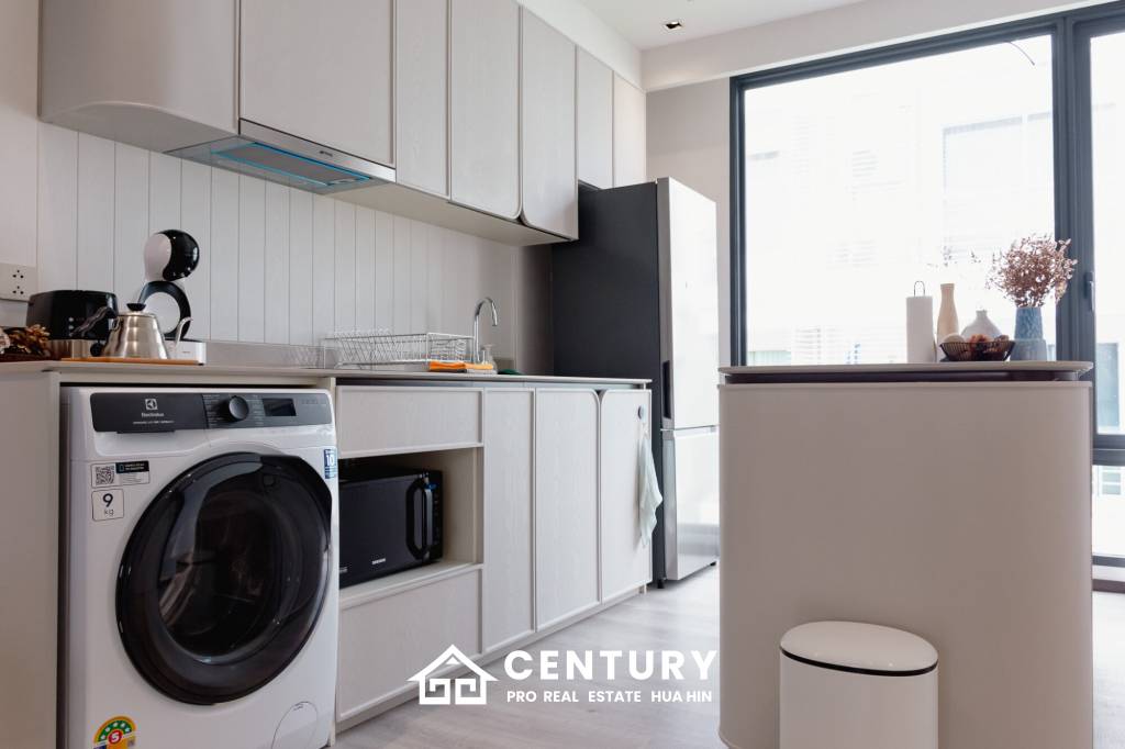 Luxury Beachfront condo in the heart of the city