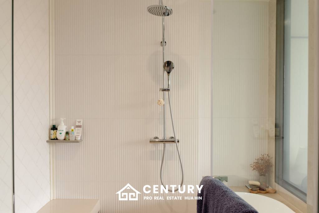 Luxury Beachfront condo in the heart of the city