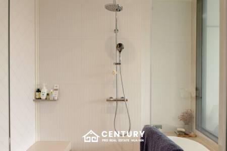 Luxury Beachfront condo in the heart of the city