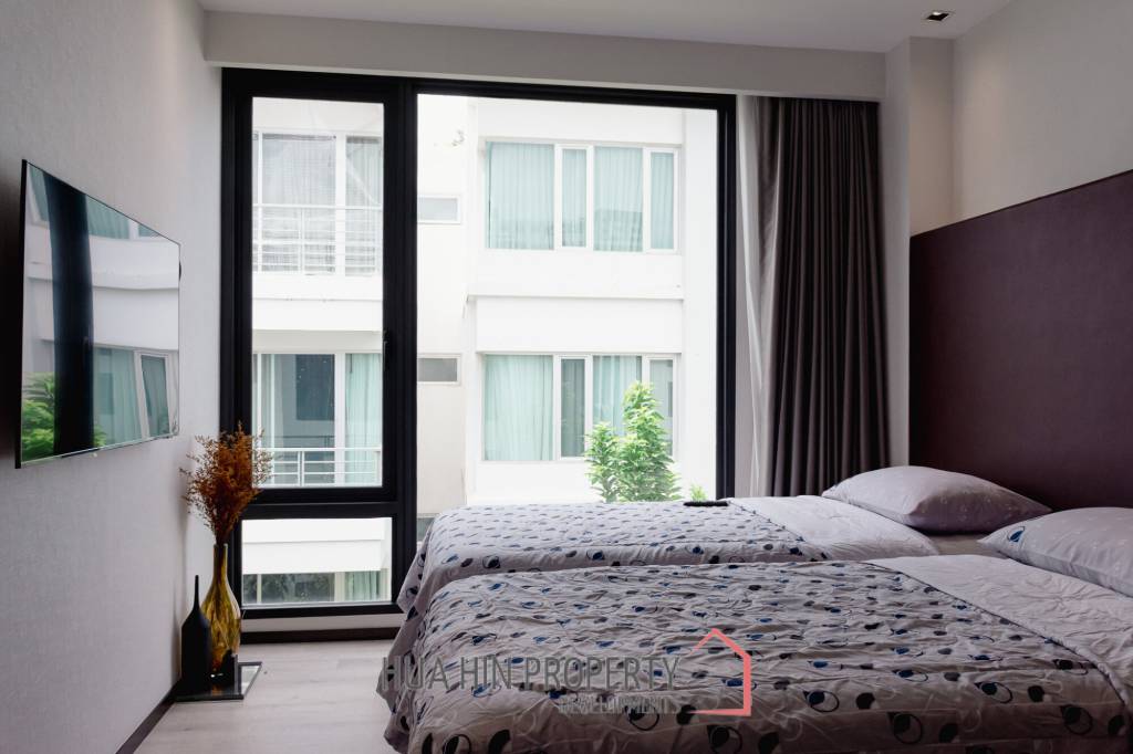 Luxury Beachfront condo in the heart of the city