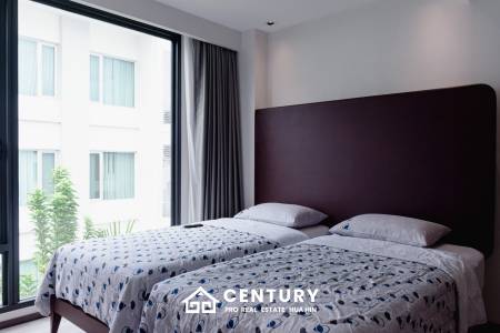 Luxury Beachfront condo in the heart of the city