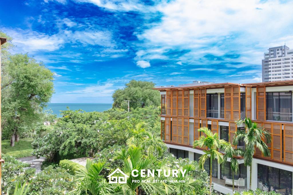 Luxury Beachfront condo in the heart of the city