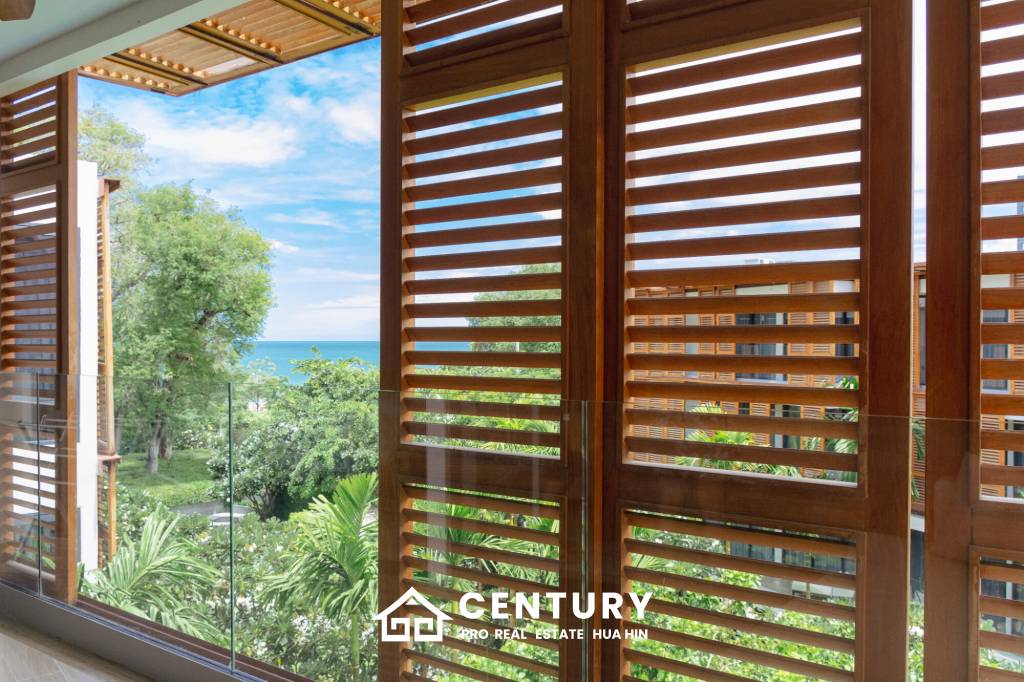 Luxury Beachfront condo in the heart of the city