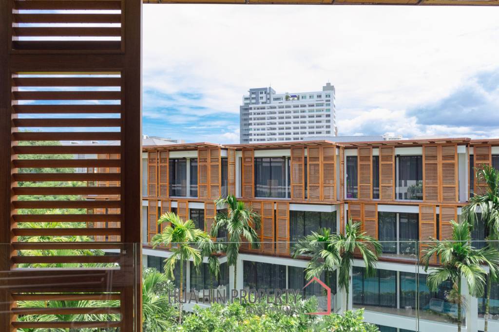 Luxury Beachfront condo in the heart of the city