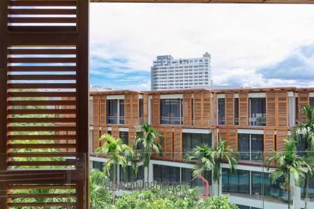 Luxury Beachfront condo in the heart of the city