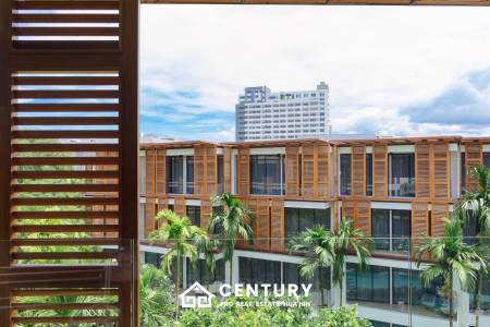 Luxury Beachfront condo in the heart of the city