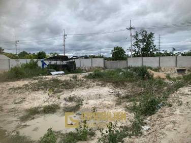 1.082 qm / quadratisch - ideal zum bauen