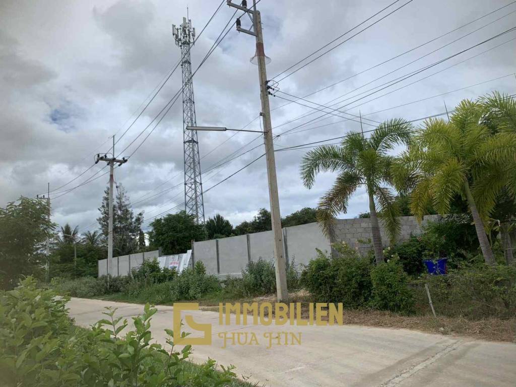 1.082 qm / quadratisch - ideal zum bauen