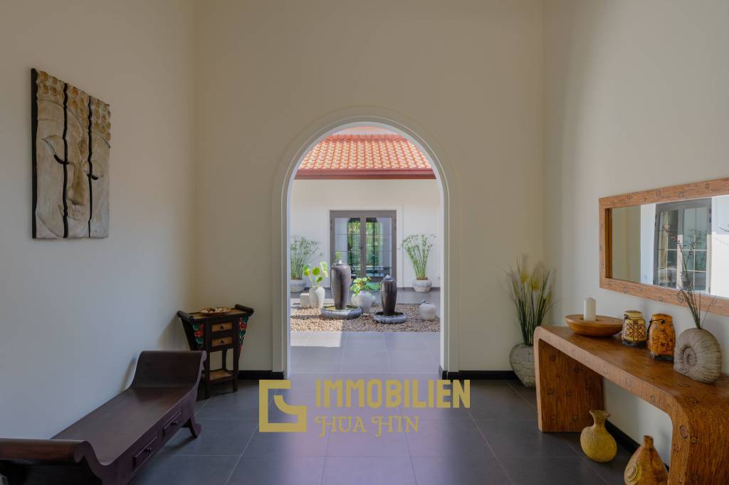 komplett renoviert / hochwertige Möbel / Golfmitgliedschaft / moderne europäische Küche