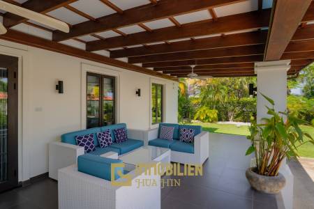 komplett renoviert / hochwertige Möbel / Golfmitgliedschaft / moderne europäische Küche