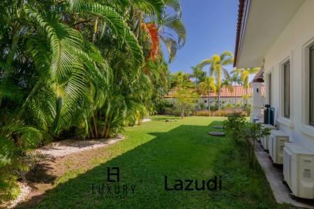BelVida Estates : Elegant Renovated 4-Bed Pool Villa with Private Pool and Lush Garden