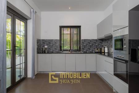 komplett renoviert / hochwertige Möbel / Golfmitgliedschaft / moderne europäische Küche