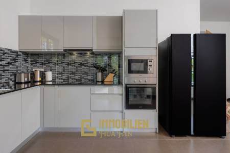 komplett renoviert / hochwertige Möbel / Golfmitgliedschaft / moderne europäische Küche