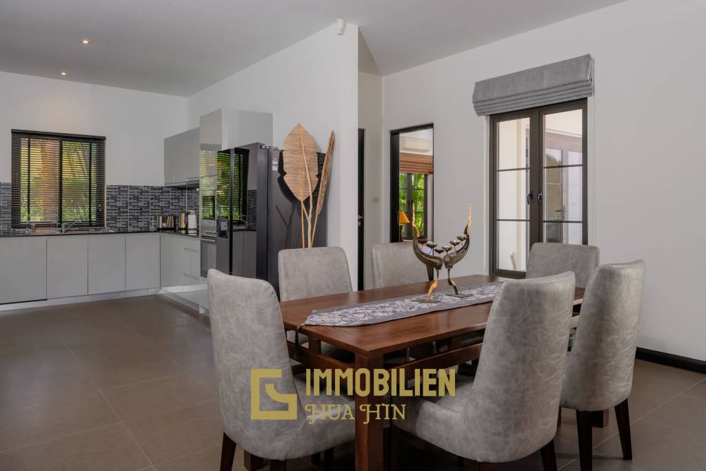 komplett renoviert / hochwertige Möbel / Golfmitgliedschaft / moderne europäische Küche