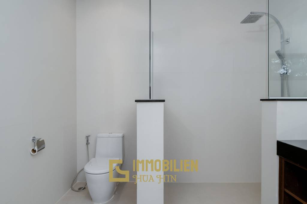 komplett renoviert / hochwertige Möbel / Golfmitgliedschaft / moderne europäische Küche