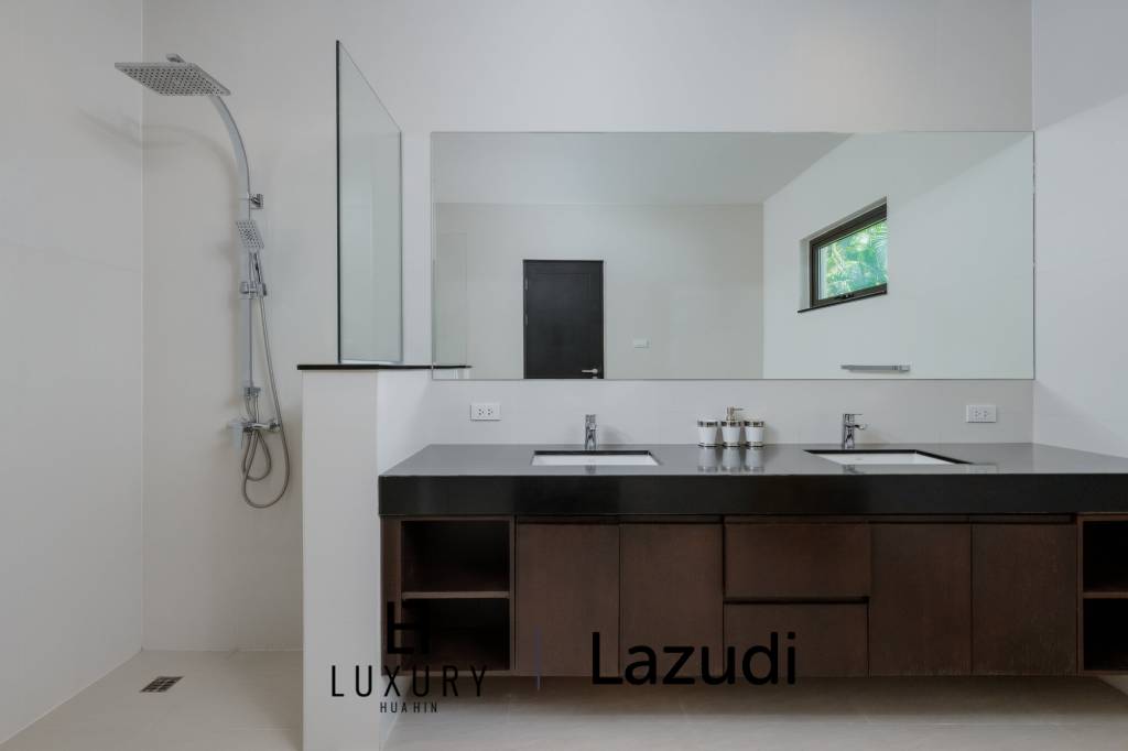 BelVida Estates : Elegant Renovated 4-Bed Pool Villa with Private Pool and Lush Garden