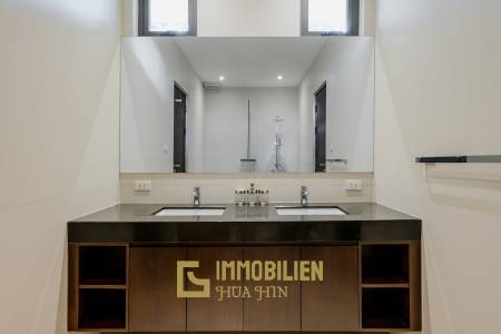 komplett renoviert / hochwertige Möbel / Golfmitgliedschaft / moderne europäische Küche