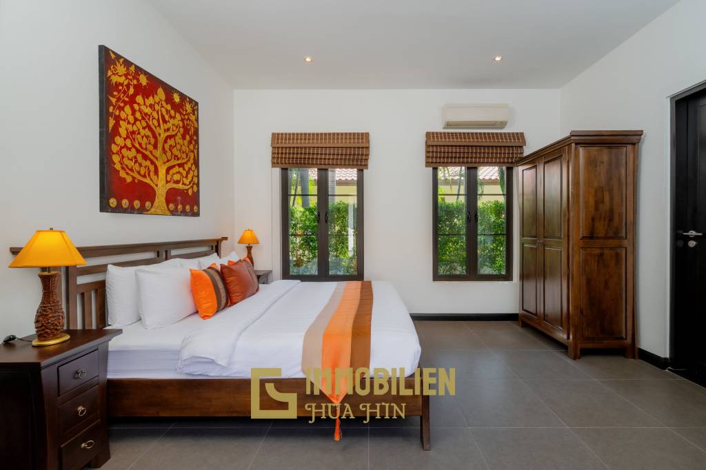 komplett renoviert / hochwertige Möbel / Golfmitgliedschaft / moderne europäische Küche