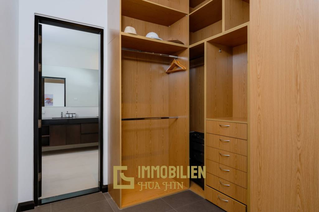 komplett renoviert / hochwertige Möbel / Golfmitgliedschaft / moderne europäische Küche