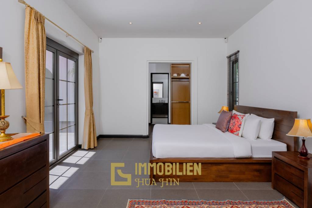 komplett renoviert / hochwertige Möbel / Golfmitgliedschaft / moderne europäische Küche