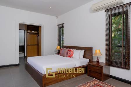 komplett renoviert / hochwertige Möbel / Golfmitgliedschaft / moderne europäische Küche