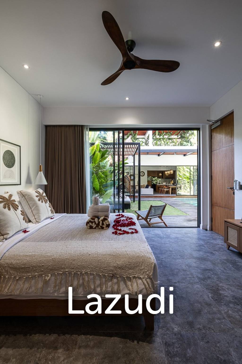 Grand 4-Bedroom Villa – Steps from Batu Bolong Beach, Canggu
