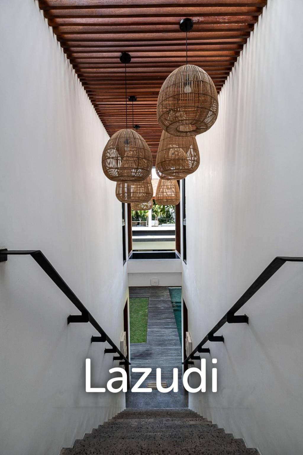Grand 4-Bedroom Villa – Steps from Batu Bolong Beach, Canggu