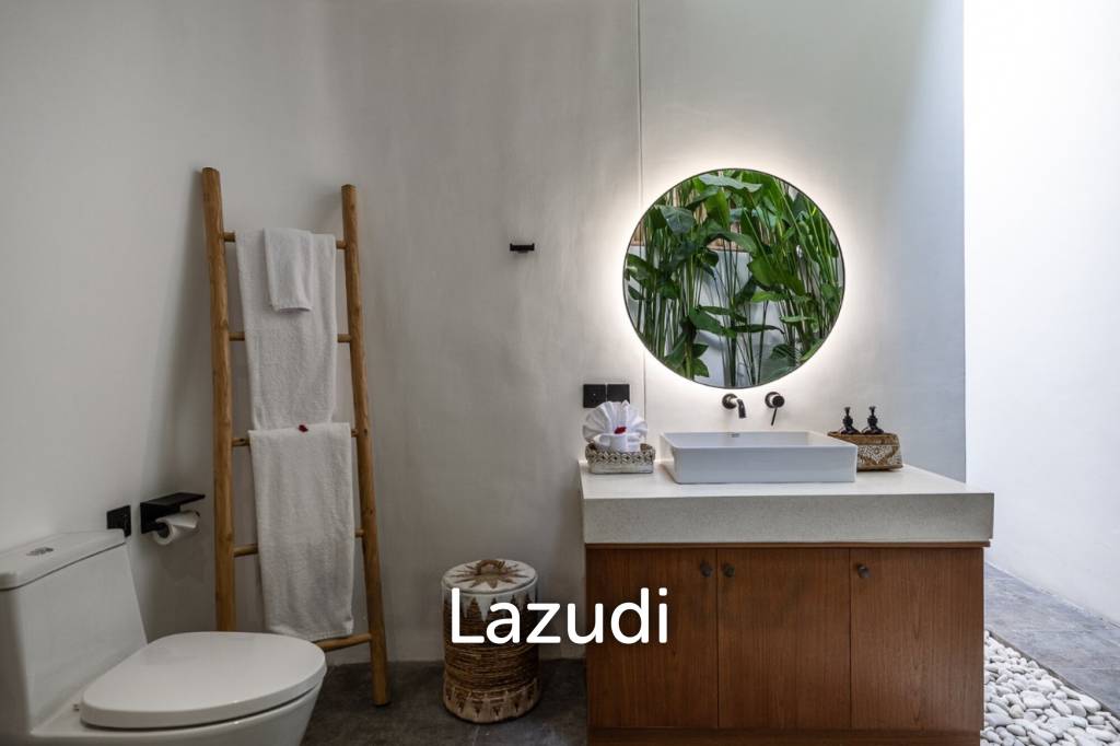Grand 4-Bedroom Villa – Steps from Batu Bolong Beach, Canggu
