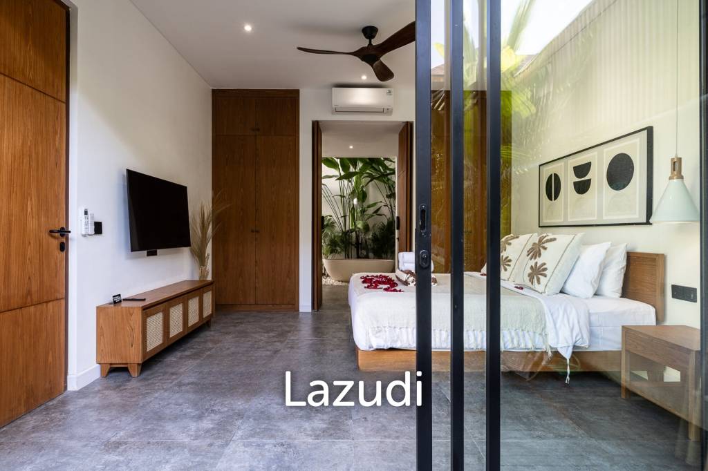 Grand 4-Bedroom Villa – Steps from Batu Bolong Beach, Canggu