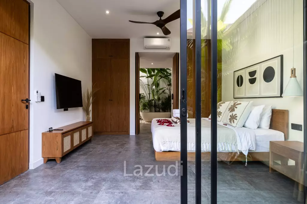 Grand 4-Bedroom Villa – Steps from Batu Bolong Beach, Canggu