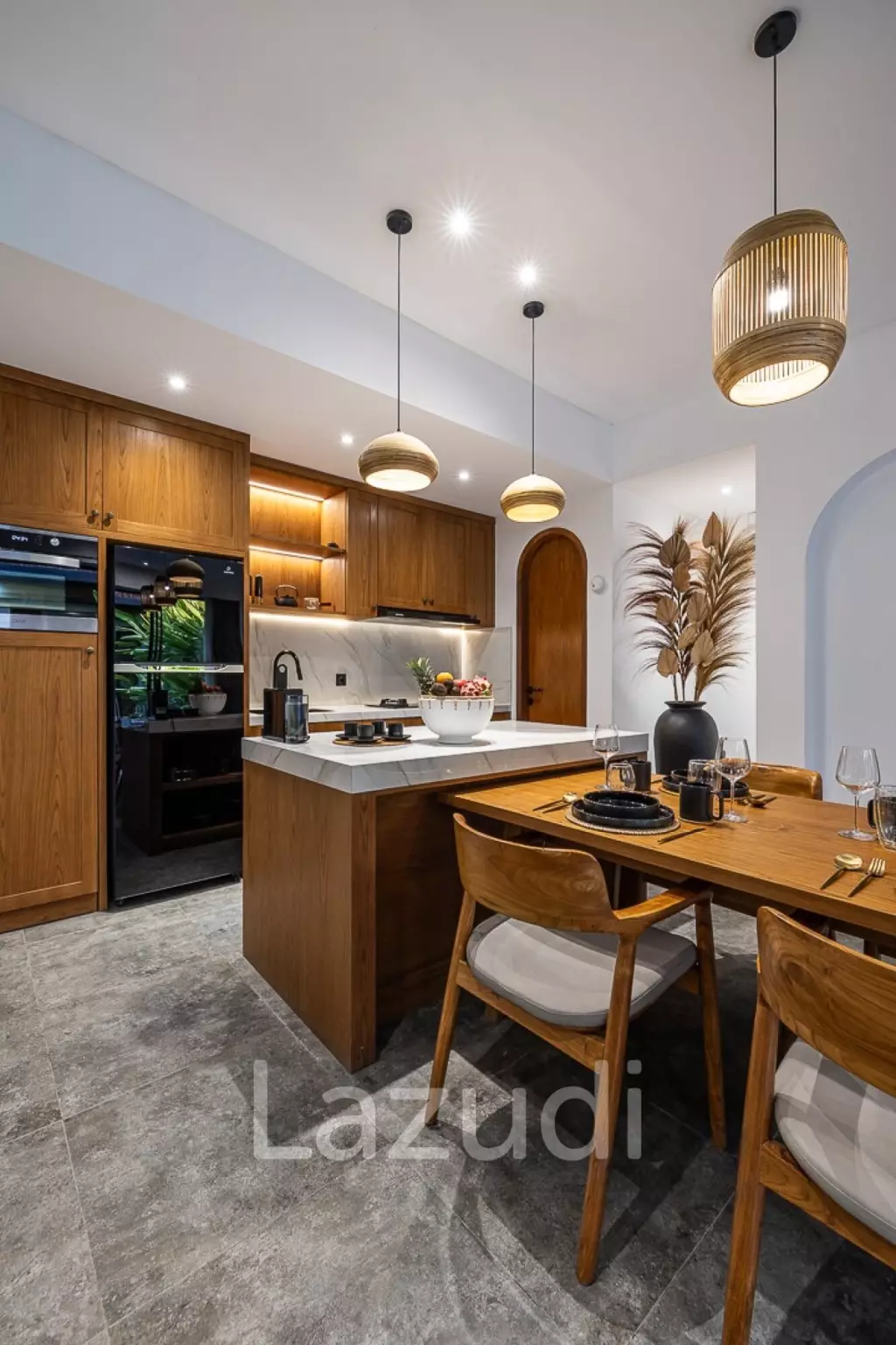 Grand 4-Bedroom Villa – Steps from Batu Bolong Beach, Canggu