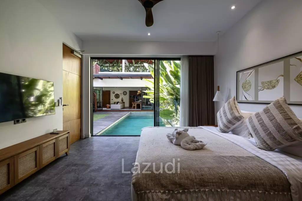 Grand 4-Bedroom Villa – Steps from Batu Bolong Beach, Canggu