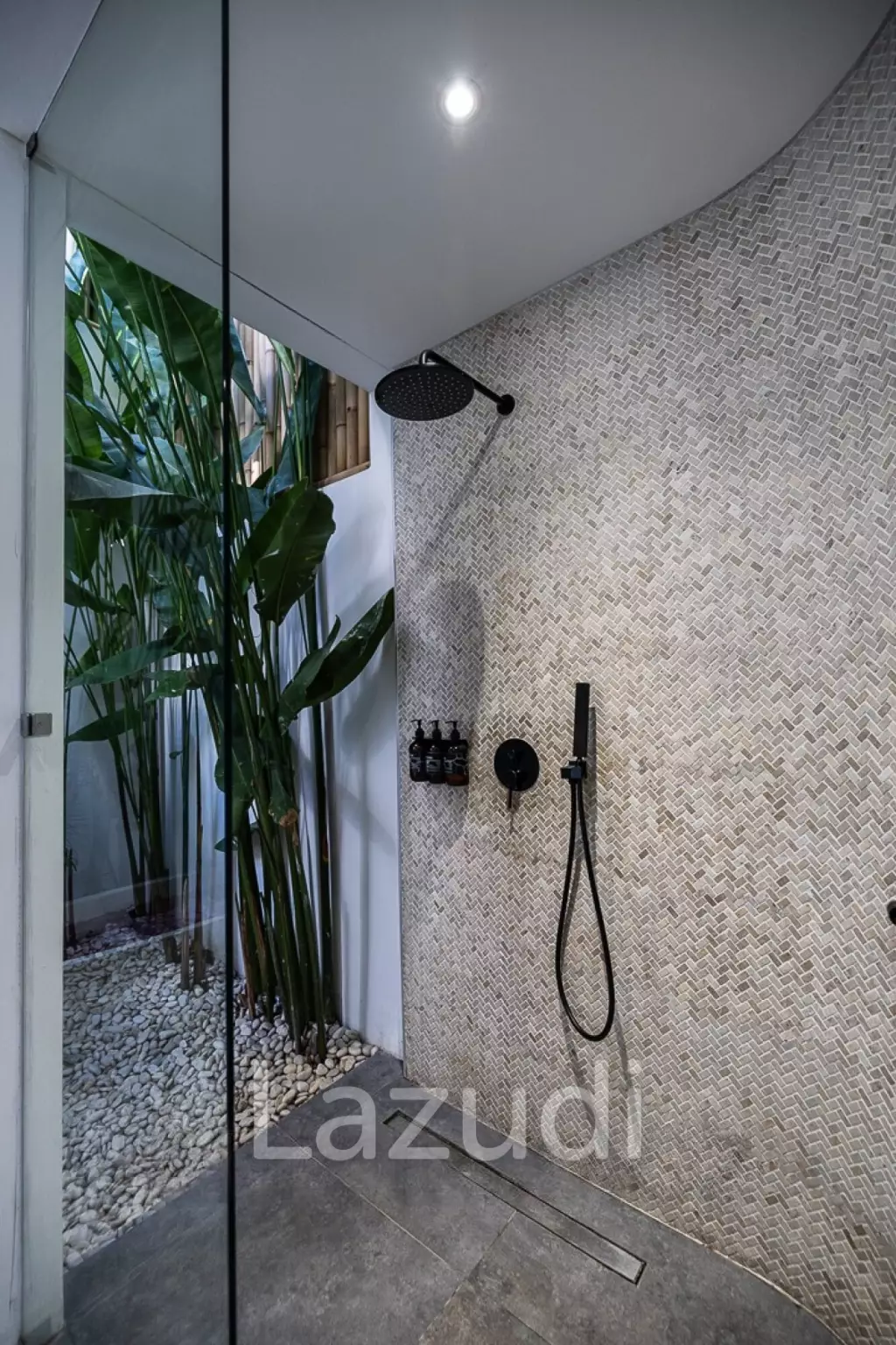 Grand 4-Bedroom Villa – Steps from Batu Bolong Beach, Canggu