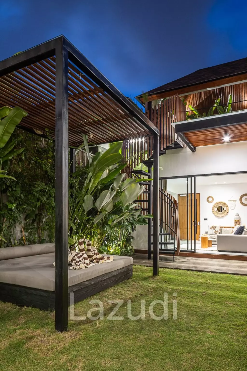 Grand 4-Bedroom Villa – Steps from Batu Bolong Beach, Canggu