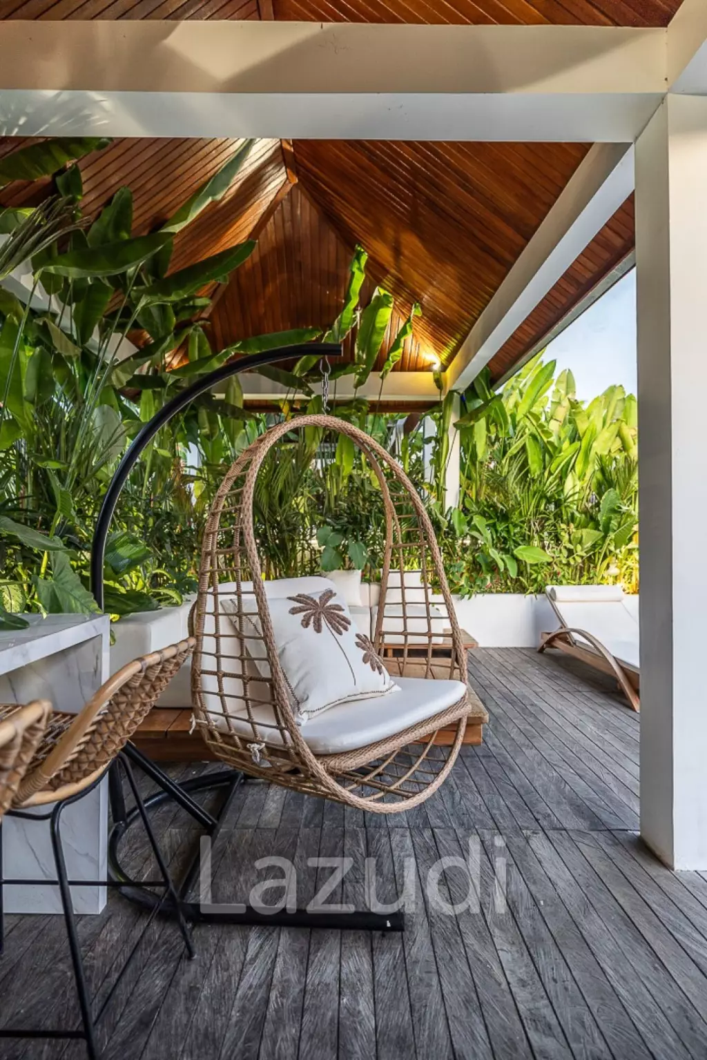 Grand 4-Bedroom Villa – Steps from Batu Bolong Beach, Canggu