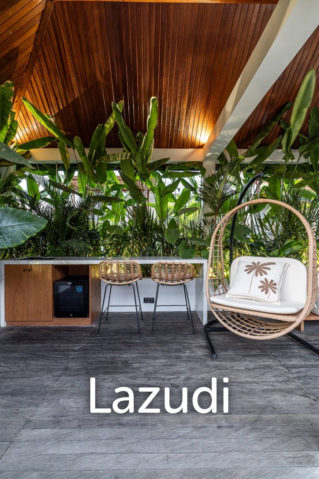 Grand 4-Bedroom Villa – Steps from Batu Bolong Beach, Canggu