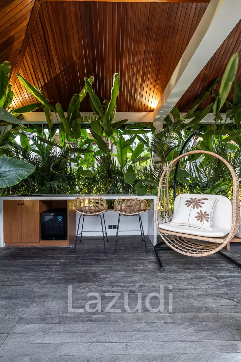 Grand 4-Bedroom Villa – Steps from Batu Bolong Beach, Canggu