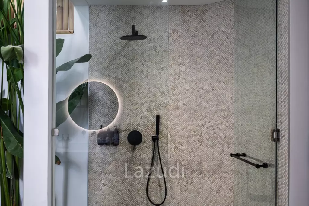 Grand 4-Bedroom Villa – Steps from Batu Bolong Beach, Canggu