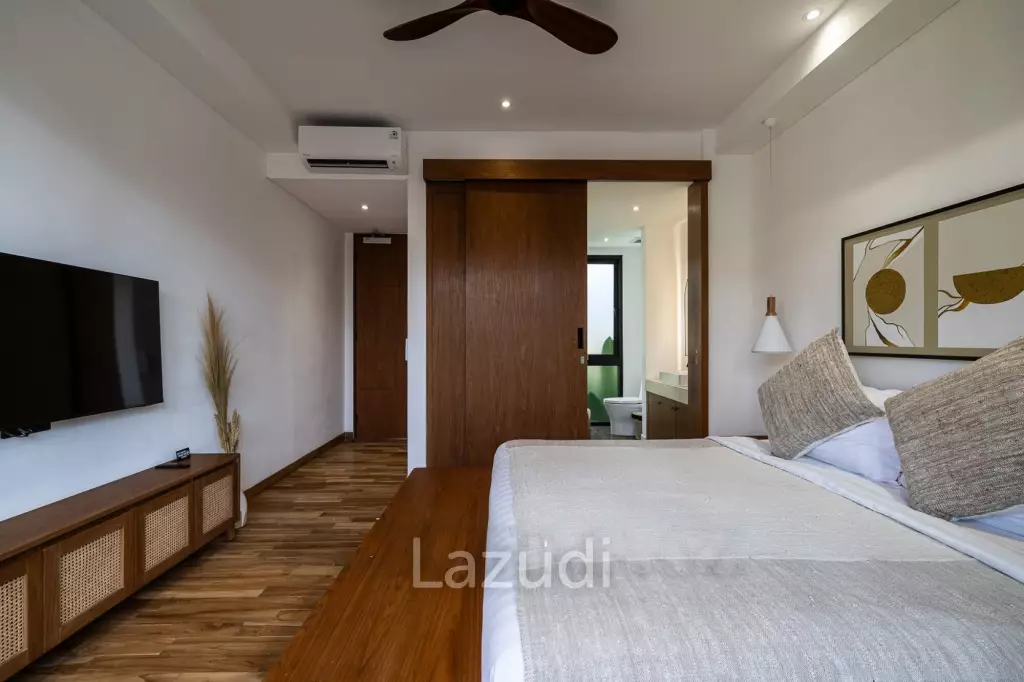 Grand 4-Bedroom Villa – Steps from Batu Bolong Beach, Canggu
