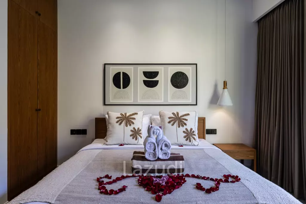 Grand 4-Bedroom Villa – Steps from Batu Bolong Beach, Canggu