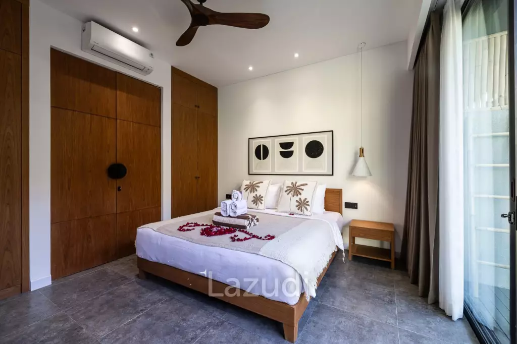 Grand 4-Bedroom Villa – Steps from Batu Bolong Beach, Canggu