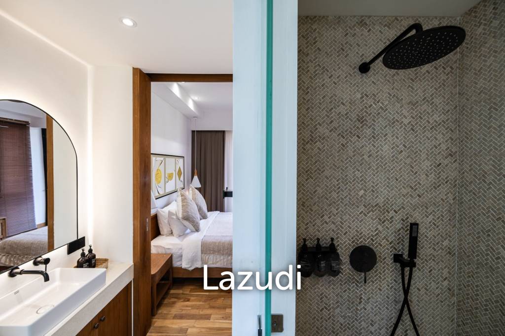 Grand 4-Bedroom Villa – Steps from Batu Bolong Beach, Canggu