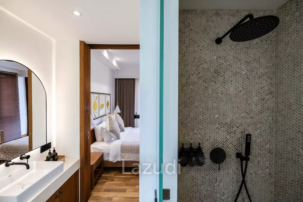Grand 4-Bedroom Villa – Steps from Batu Bolong Beach, Canggu