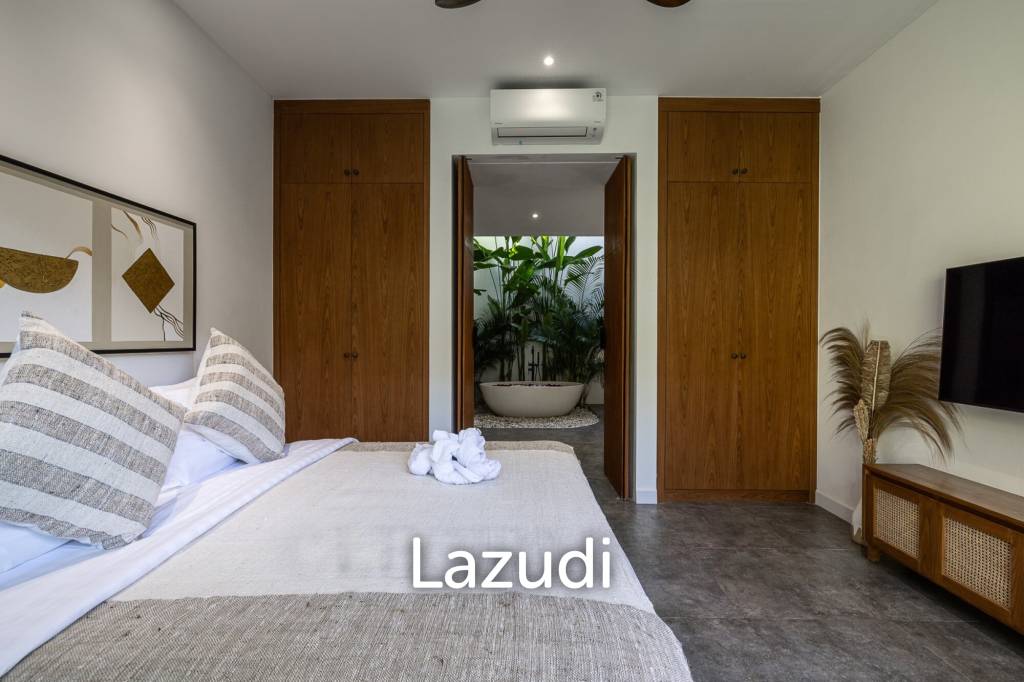 Grand 4-Bedroom Villa – Steps from Batu Bolong Beach, Canggu