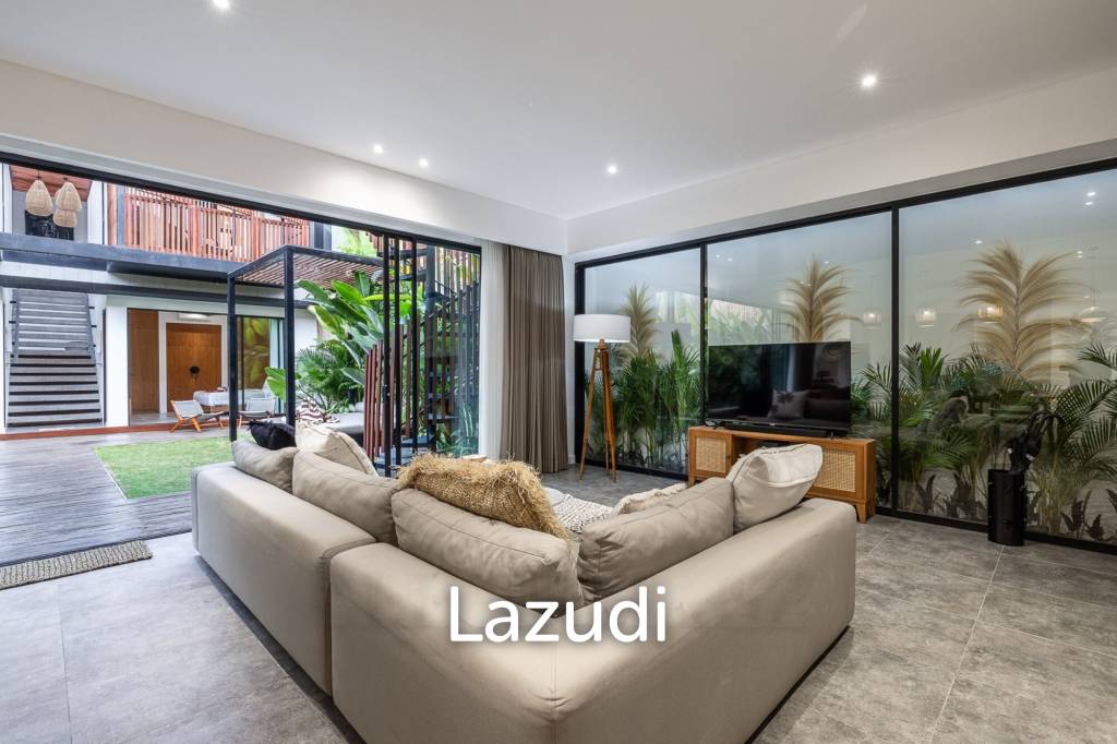 Grand 4-Bedroom Villa – Steps from Batu Bolong Beach, Canggu